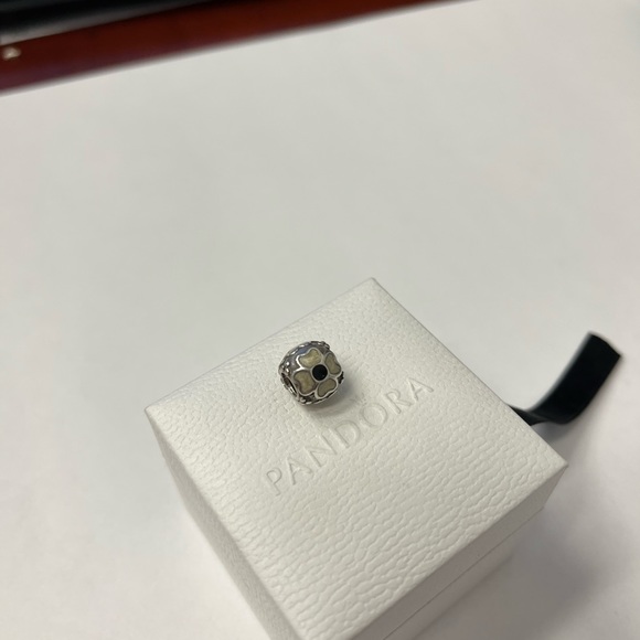 PANDORA - Flower Charm - Picture 2 of 7